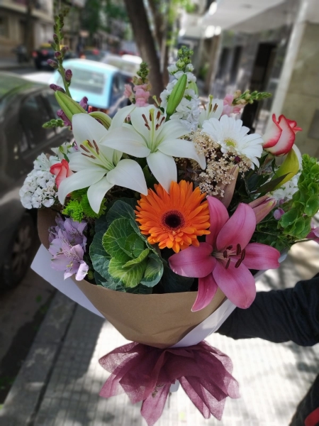 Ramo de Lilium, gerberas y verdes