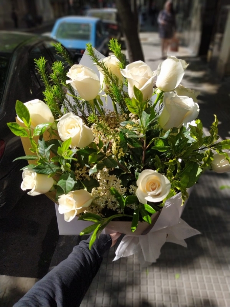 12 rosas blancas