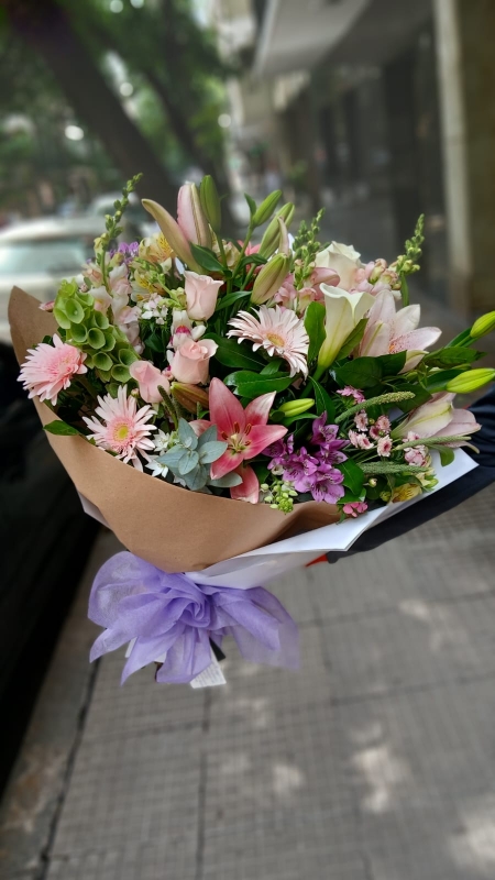 Ramo de rosas, gerberas, lilium y margaritas